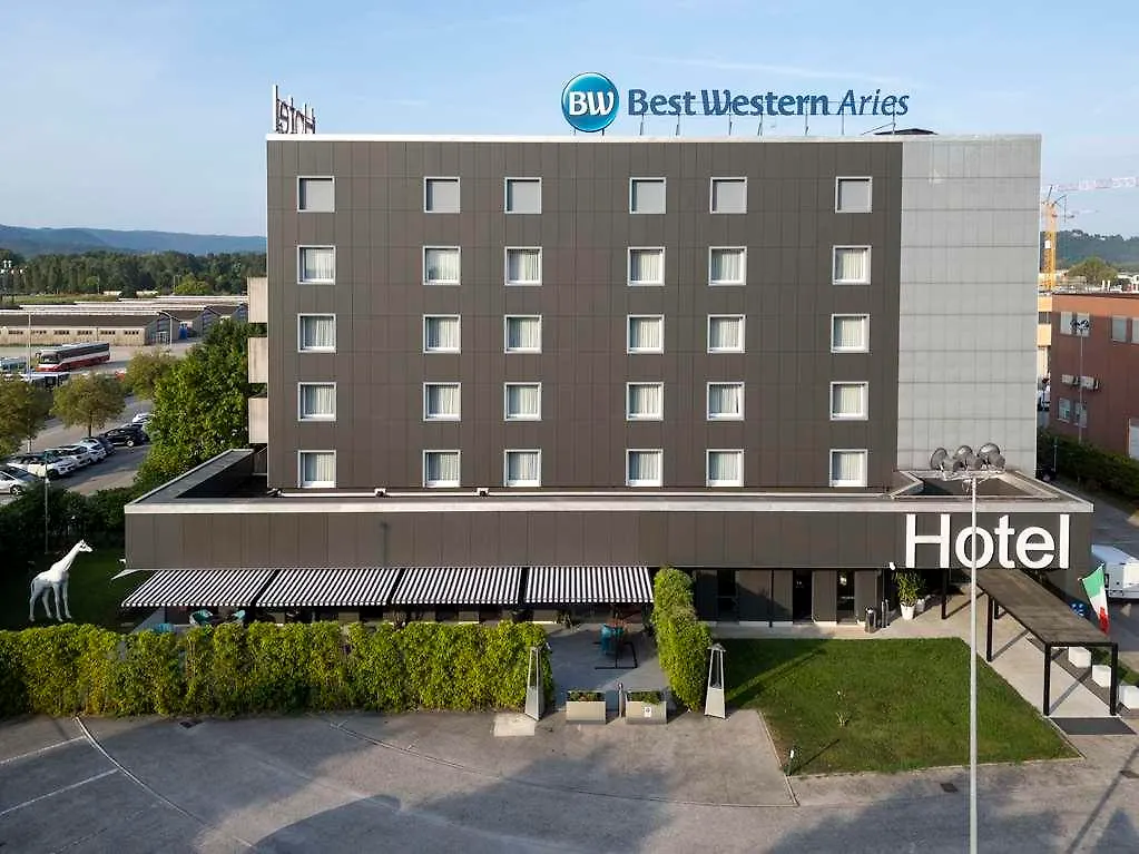ויצ'נצה The Aries Hotel